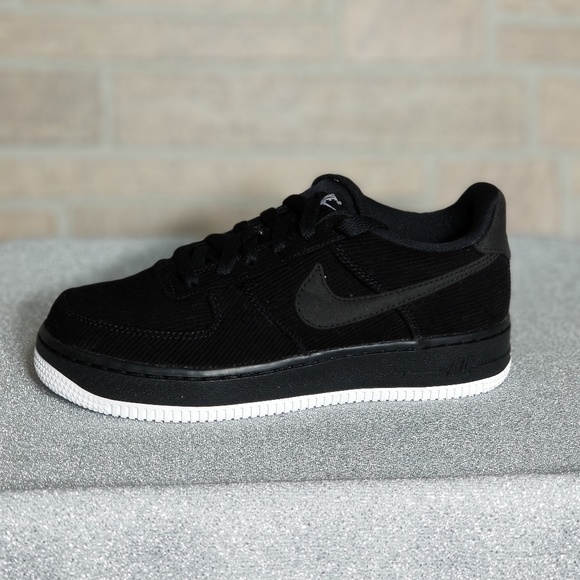 Nike Shoes - Nike Air Force 1 Low